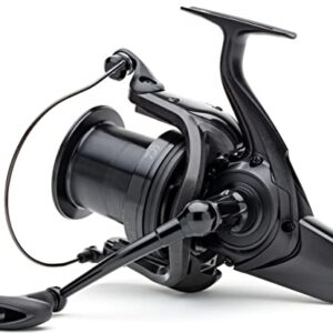 DAIWA 20 Crosscast 45 SCW 5000LD QD Angelrolle in mattschwarzer Ausführung, ideal für Karpfenangeln mit leistungsstarkem Bremsmechanismus und hochwertiger Bauweise.
