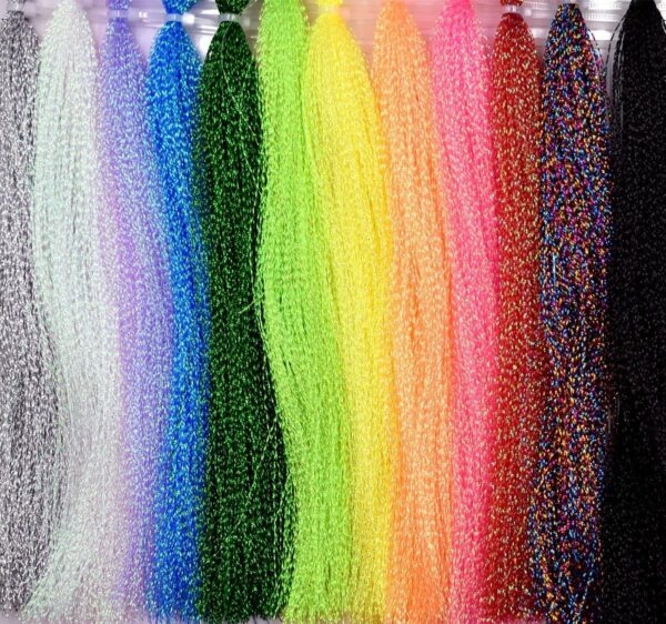 Bunte Kristall Flash Lines in verschiedenen leuchtenden Farben für das Fliegenfischen, angeordnet in einer harmonischen Linie, ideal zum Binden von Fliegen.