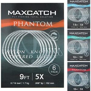 MAXIMUMCATCH Fliegenvorfächer in verschiedenen Längen mit transparentem Tapered Leader, ideal für Fliegenfischer. Zeigt eine große Packung (9ft 5X) und kleinere Verpackungen (7,5ft, 12ft, 15ft).