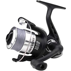 Spinnrolle Spro Power Catcher 1000+ mit geflochtener Schnur, modernes Design in Schwarz und Silber, ideal für Angeln im Süßwasser.