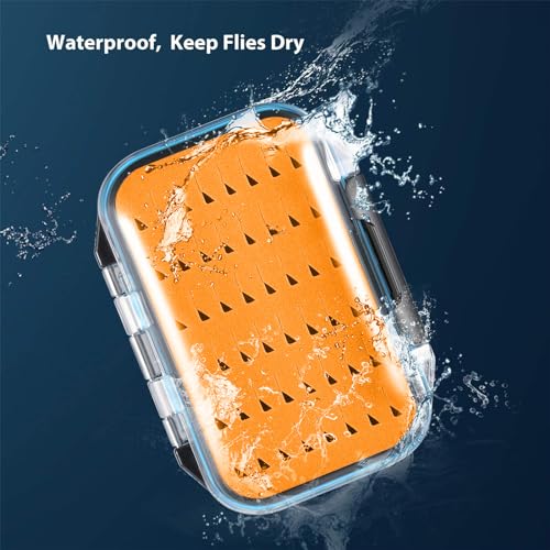 Transparente Angelbox aus wasserdichtem Kunststoff mit orangefarbenem Innenfach, ideal für die Aufbewahrung von Fliegen und Angelzubehör, Größe 10,4x7,6x3cm.