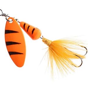 Balzer Spinner Colonel Fuzzy in Orange mit tigerähnlichem Muster, ideal zum Angeln auf Raubfische und ausgestattet mit scharfen Drillingen für optimale Fangchancen.
