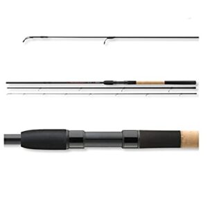 Cormoran Distance Match Angelrute 3.90m mit Wurfgewicht 5-25g, präsentiert in mehreren Teilen, einschließlich des eleganten Griffes, ideal für das Matchfischen.