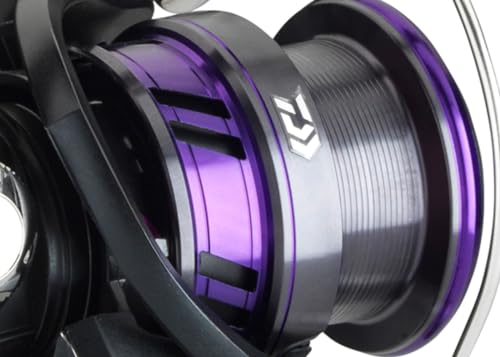 Daiwa Prorex X LT4000-C Spinnrolle für das Spinnangeln mit Kunstködern in violett und schwarz, ideal für Zander und Hechte