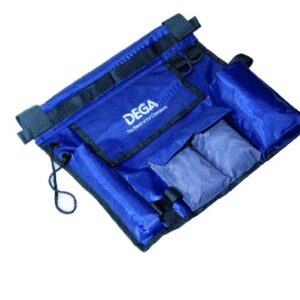 DEGA Reling-Tasche Multi in Blau, 38x38 cm, aus robustem, wasserabweisendem Nylon mit mehreren Fächern für vielseitige Aufbewahrungsmöglichkeiten im Outdoor-Bereich.