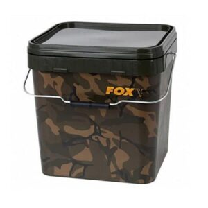 FOX Camo Square Bucket 17L mit robustem Tarnmuster in Khaki und Braun, ideal für Angler und Outdoor-Enthusiasten, mit einem Fassungsvermögen von 17 Litern und stabilen Griff.