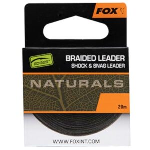 Verpackung der Fox Naturals Braided Leader 20m Vorfachschnur mit 50lb Tragkraft, geeignet für Karpfenangeln. Die Schnur ist in erdigen Farben gestaltet und betont die Qualität und Robustheit des Produkts.