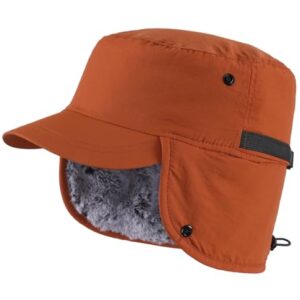 Braune Herren Winter-Baseballmütze mit Visier und warmen Ohrenklappen aus Kunstfell, ideal für Outdoor-Aktivitäten in der kalten Jahreszeit.