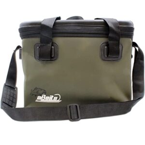 Wasserdichte Karpfen Angeltasche von Magic Baits, ideal für das sichere und trockene Verstauen von Angelausrüstung unter verschiedenen Wetterbedingungen.