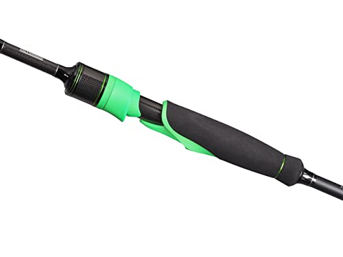 Detailaufnahme der Mitchell TRAXX MX5 Angelrute mit ergonomischem Griff in Schwarz und Neongrün, ideal für Spinnfischen, Jiggen und Dropshot-Techniken.