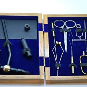 Olax Fliegenbinden Kit mit Schraubstock, Whip, Schere und Spuleneinfädler in einer eleganten Holzkiste, ideal für Angler und Hobbyschneider.
