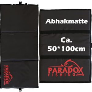 Schwarze Abhakmatte für das Angeln, ca. 50 x 100 cm, mit Aufdruck "Abhakmatte" und Maßangabe, ideal für das sichere Abhaken von gefangenen Fischen.