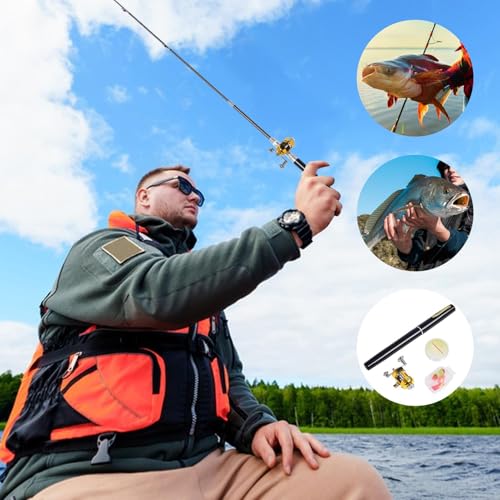 Mann angelt im Freien mit einer kompakten Pocket Pen Fishing Rod im Boot auf einem ruhigen Gewässer, umgeben von Natur.