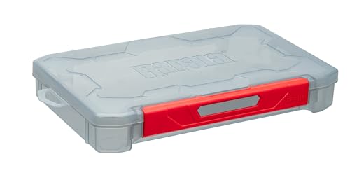 Transparente Aufbewahrungsbox für Angelausrüstung mit rotem Verschluss- und Tragegriff, ideal für Angler.