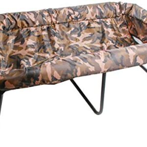 Ultimate Folding Carp Cradle Camo, eine stabile und komfortable Futterkrippe für Angler, designed für den sicheren Schutz von Fischen bei Outdoor-Aktivitäten in der Natur.