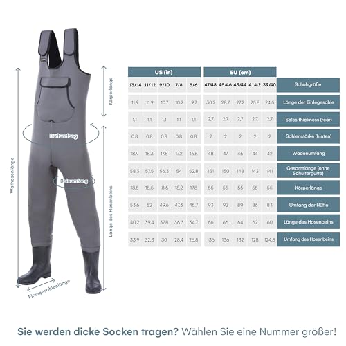 Graue wasserdichte Neopren Wathose mit breiten Trägern und großer Tasche, begleitet von einer informativen Größentabelle für Angler, die Größen in US- und EU-Maßsystemen anzeigt.