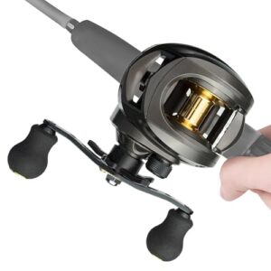 BAITCASTER Fishing Reel mit modernem Ergonomie-Design und goldenen Akzenten, ideal für das Angeln. Die Rolle zeigt eine hochwertige Verarbeitung, geeignet für verschiedene Fischarten.