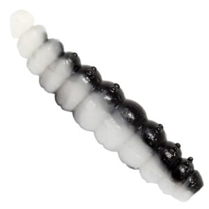 10 Gummiköder von FTM Omura Baits Larvy Käse in Schwarz/Weiß für Forellenausfischerei