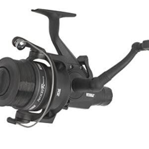 Avocet Black Edition Rollen von Mitchell - hochwertige Rolle mit schwarzem Design und dezentem Logo