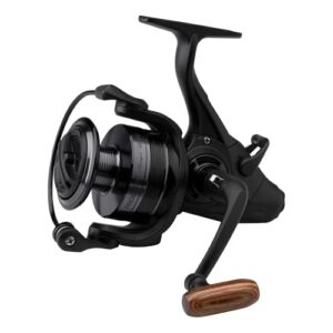 Hochwertige Angelrolle für Karpfenzucht mit innovativem Freilaufsystem und Graphitgehäuse, ideal für Angler, die nach Präzision und Effizienz suchen.