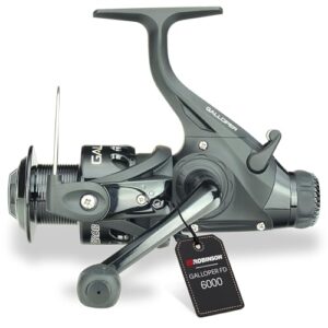 Angelrolle mit Freilauf, leichte Graphitausführung, rutschfester Griffknopf und balancierter Rotor für das Angeln auf dem Wasser