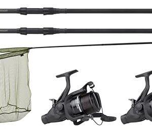 Fischereiausrüstung mit zwei Ruten, zwei Reels und zwei Netzen für Carp-Fishing