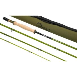 Fische mit dem Moonlit Fly Fishing Lunar S2-Glasfaser-Fliegenstock, ideal für Stillgewässer oder Flüsse